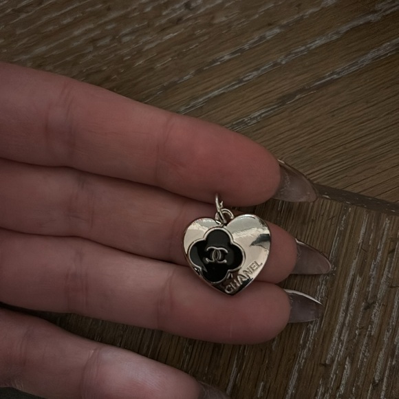 Chanel Black Heart Charm - Picture 6 of 6